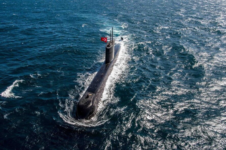В порт Кирении зашла турецкая подводная лодка TCG 