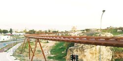 Пешеходный мост в Пафосе пользует﻿ся﻿ большой популярно﻿стью у туристов